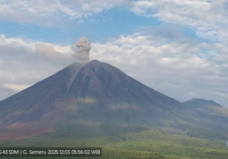 Semeru Masih Terus Erupsi, Hari Ini 16 Kali Batuk Letusan Tertinggi 4,7 KM