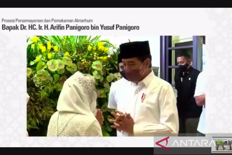 Jokowi dan Menkeu Sempat Melayat Arifin Panigoro Sebelum Dimakamkan