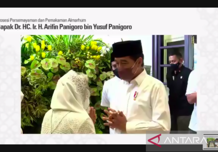 Jokowi dan Menkeu Sempat Melayat Arifin Panigoro Sebelum Dimakamkan