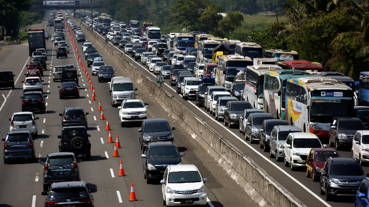 Tol Cikampek Macet Sepanjang 40 Km