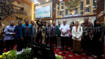 RDP Kepala BGN dengan Komisi IX DPR Bahas Tambahan Anggaran MBG Senilai Rp 50 Triliun 