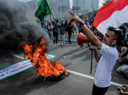 Mahasiswa Demo Tolak UU Cipta Kerja di Jakarta
