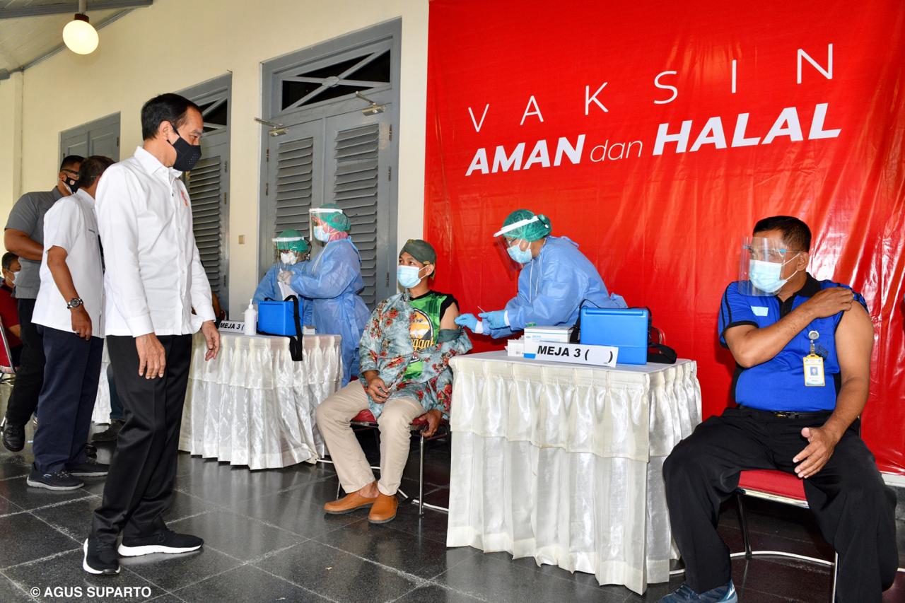 Kegiatan vaksinasi lansia dan pelayan publik di Kabupaten Sleman. Foto: Humas Pemkab Sleman