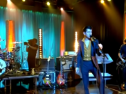Makna Lirik Lagu I Wanna Be Yours Arctic Monkeys: Romantis Banget!
