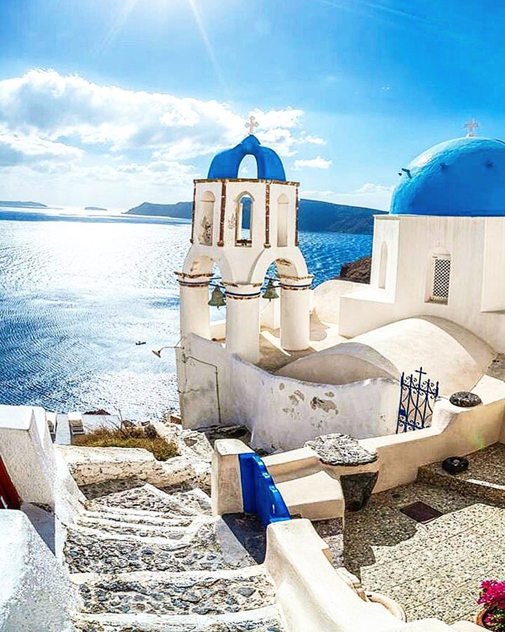 Santorini, Yunani. (Foto: instagram.com/travel_____the_____world)