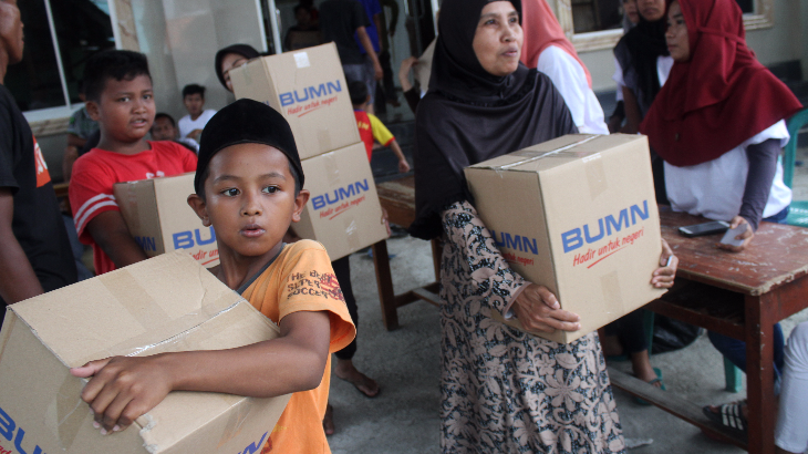 Pemkot Cirebon Bagikan Ribuan Paket Sembako Murah