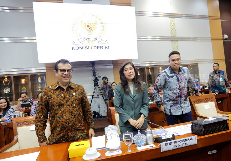 Raker Perdana Menteri Komdigi Meutya Hafid dengan Komisi I DPR