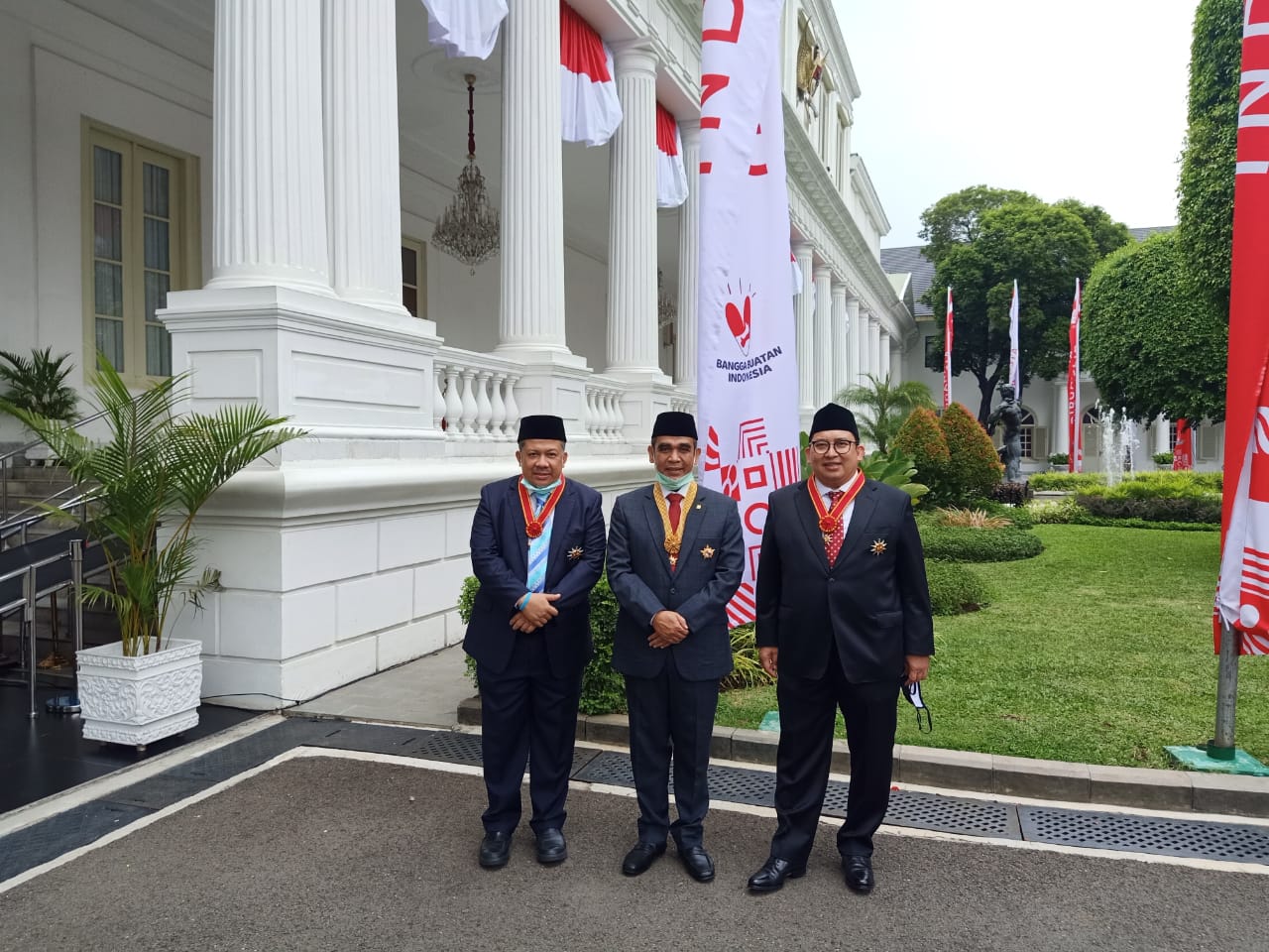 Beri Penghargaan untuk Duo 'Nyinyir', Jokowi Dinilai Hormati Lawan Politik