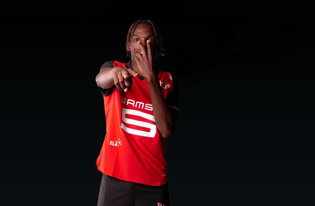 Jeremy Jacquet, bek muda Prancis, resmi bergabung dengan Liverpool musim panas ini dengan nilai transfer £60 juta (±Rp1,38 triliun).