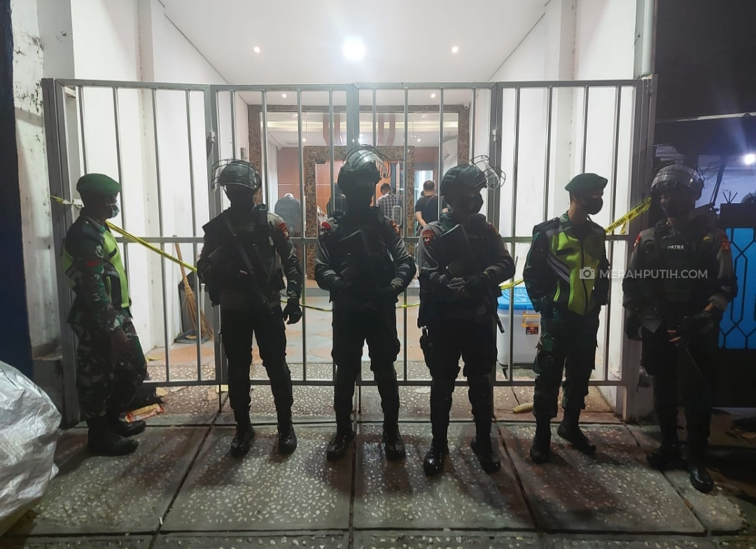 Penggeledahan Berakhir, Bekas Kantor FPI Dipasang Garis Polisi