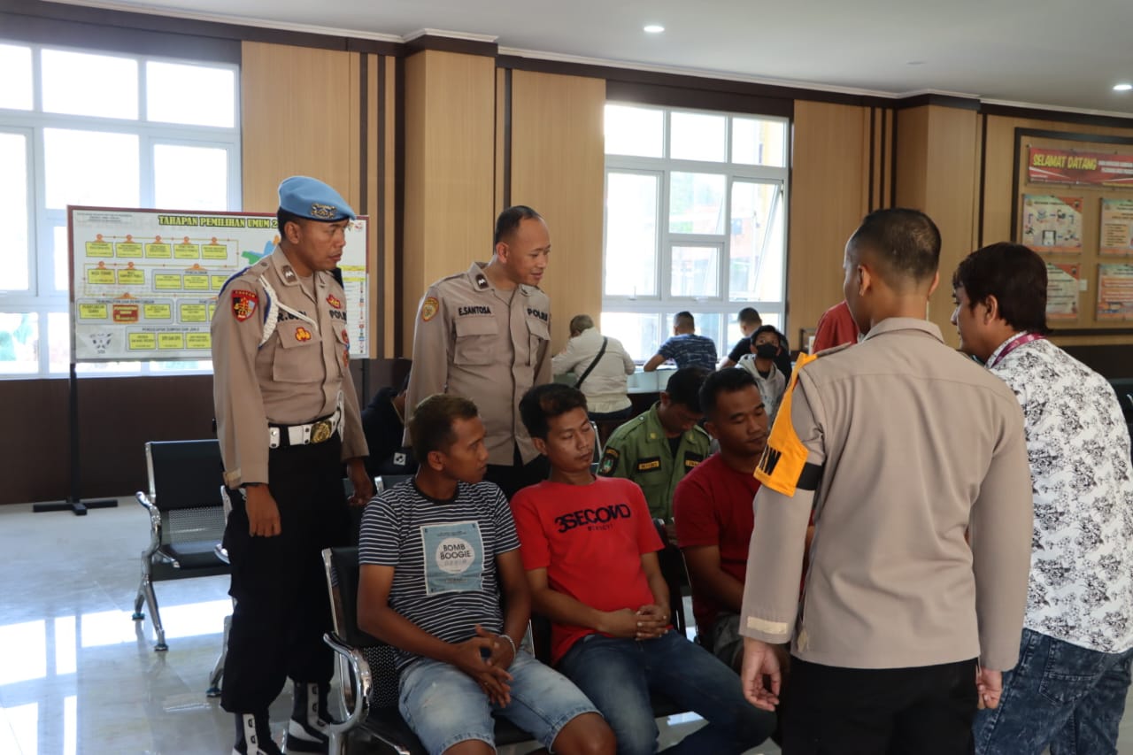 Polisi Tangkap 4 Pencuri Kotak Amal Masjid Nurul Huda Solo