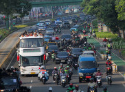 Semarak Aksi Arak-arakan Atlet Olimpiade Paris 2024 di Jakarta