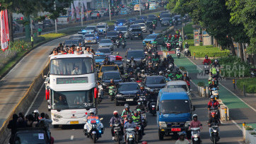 Semarak Aksi Arak-arakan Atlet Olimpiade Paris 2024 di Jakarta