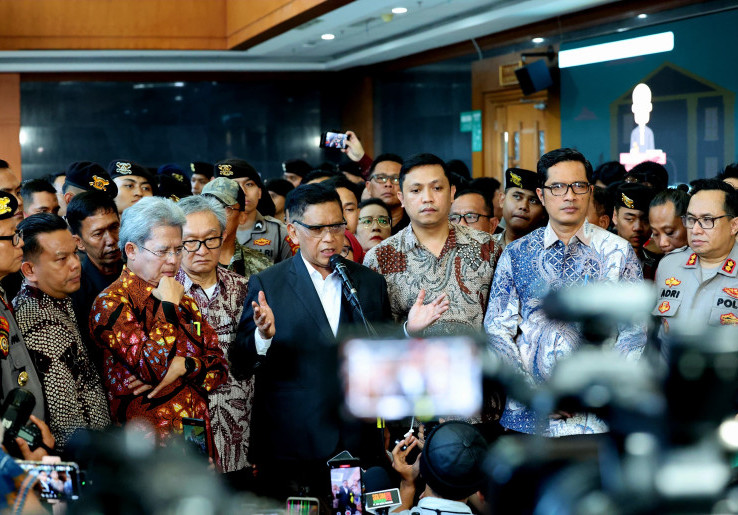 Febri Diansyah Beberkan 9 Catatan Kritis Usai Hasto Divonis 3,5 Tahun Penjara