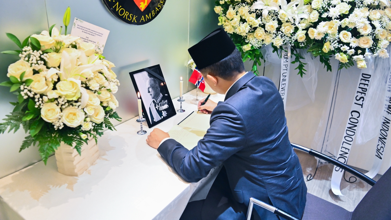 Raja Harald V Wafat, Menlu Sugiono Tulis Pesan Duka di Kedubes Norwegia