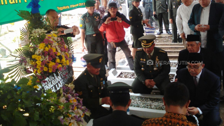 Korem 072/Pamungkas dan Pemprov Yogyakarta Ziarah ke Makam Lafran Pane 