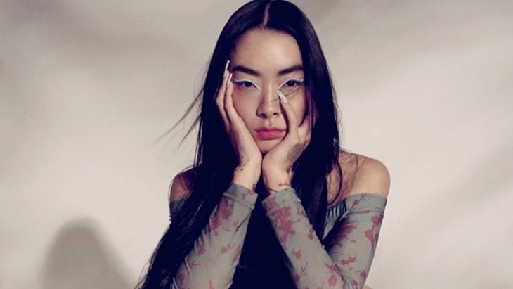 Berkat Penyanyi Pop Rina Sawayama, Aturan Brit Awards Diubah