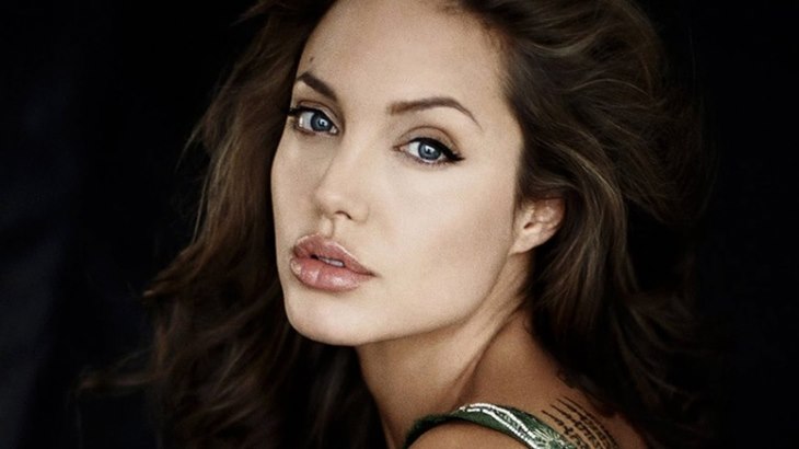 Angelina Jolie Sumbang Rp18 miliar Untuk Sosial