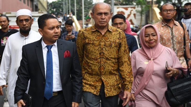 Kivlan Zen didampingi pengacaranya saat diperiksa penyidik Bareskrim terkait kasus dugaan makar (Foto: antaranews)