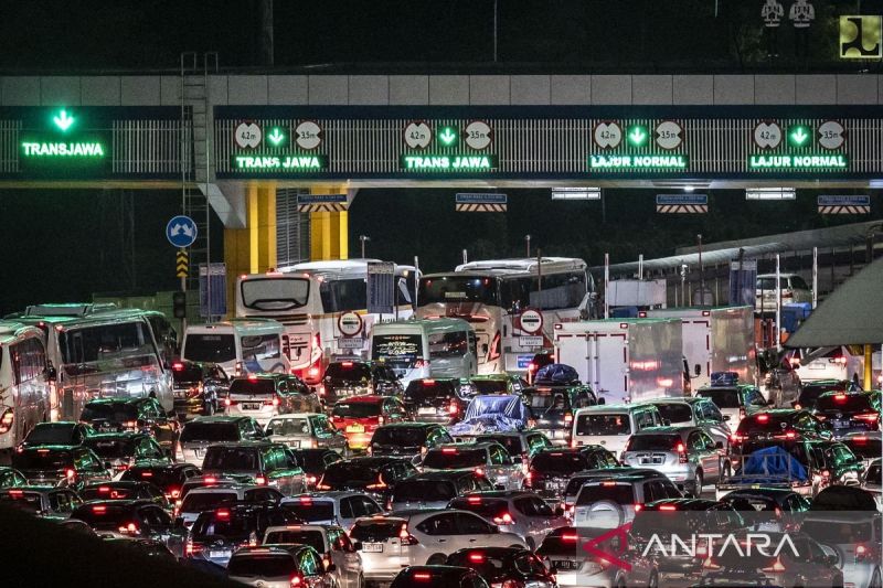 Jumat Malam, Rekayasa Arus Balik Tol Cikampek Mulai Berlaku