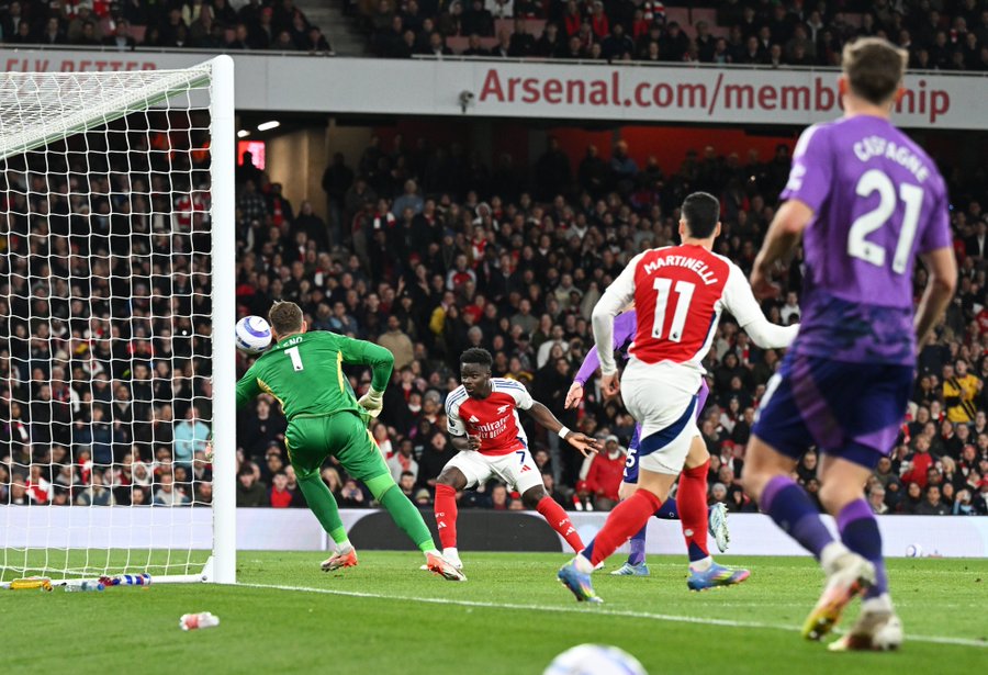 Hasil Liga Inggris: Arsenal Kalahkan Fulham 2-1, Man United Takluk di Markas Nottingham