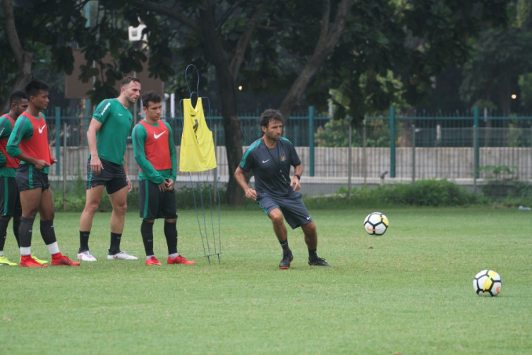 Kata Mantan Pemain Barcelona Setelah Setahun Latih Timnas Indonesia