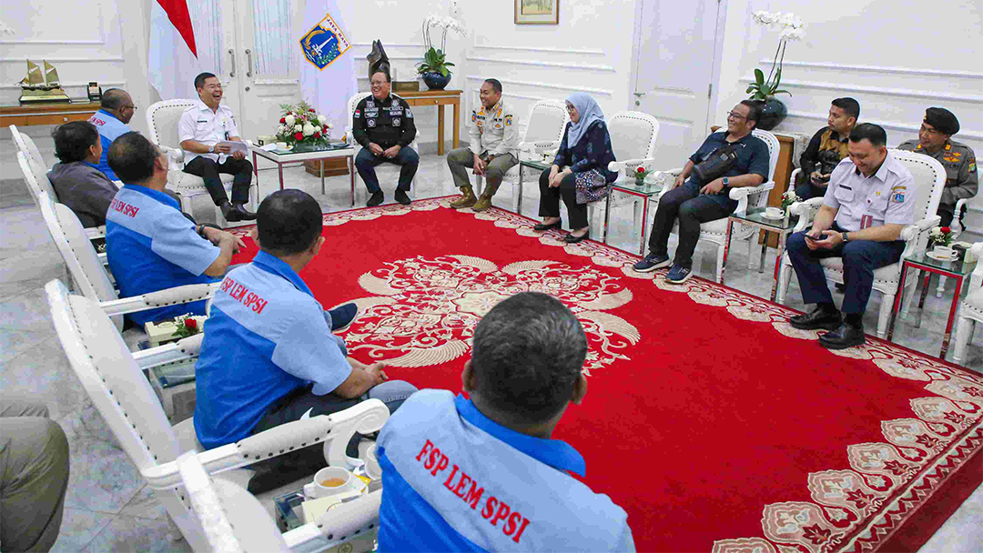 Terima Buruh di Balai Kota, Pj Teguh Sebut Penaikan UMP 2025 Tunggu Putusan MK