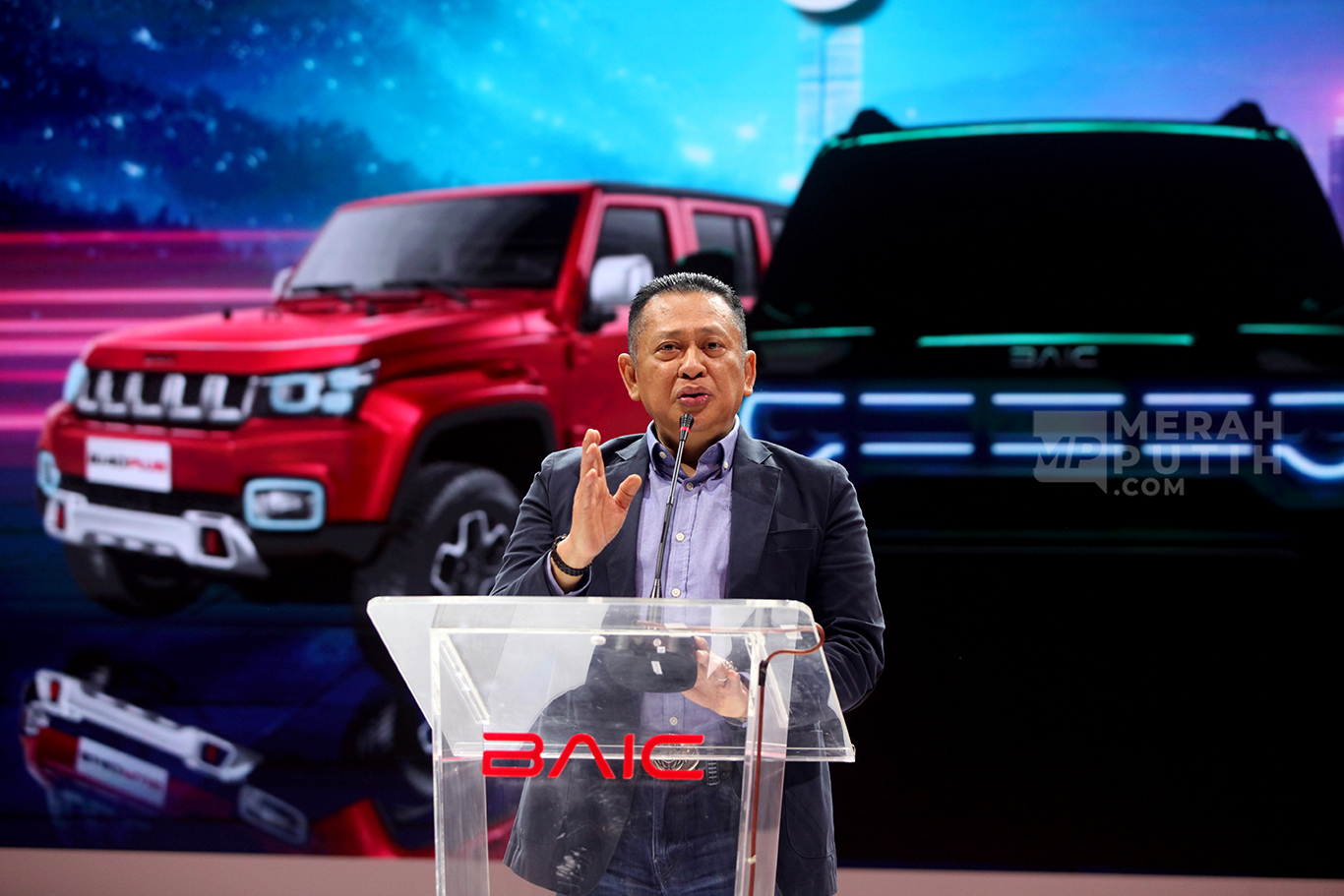 Bambang Soesatyo saat peluncuran Mobil SUV BAIC BJ30 Hybrid dalam ajang Gaikindo Indonesia International Auto Show (GIIAS) 2025 di ICE BSD, Tangerang, banten, Rabu (23/7/2025).