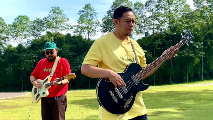 Selangkah Menuju Album, Normal Eve Lepas 'Surel'