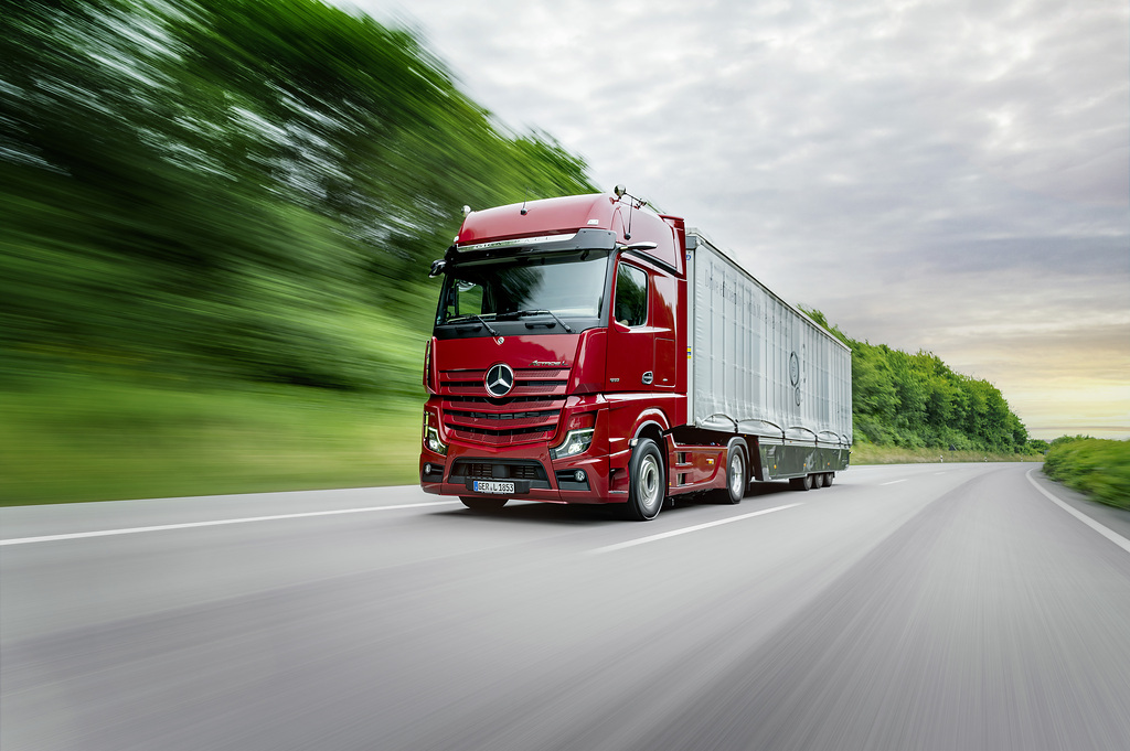Mercedes-Benz Truck Perkenalkan Mesin Generasi Ketiga OM 471