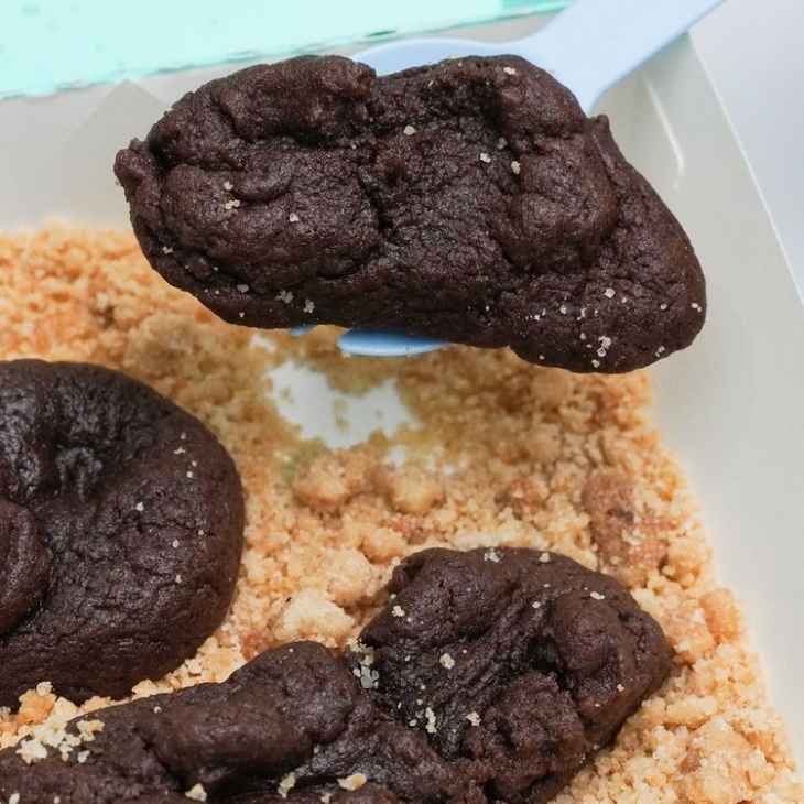 Dibuat dengan coklat yang lezat (Foto: Instagram/mustsharenews)