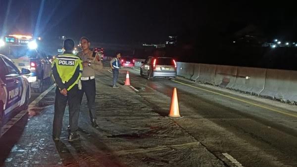 Bus PO Haryanto Oleng dan Terguling Mengerikan di Tol Semarang-Batang, Korban Tewas dan Luka Berjatuhan