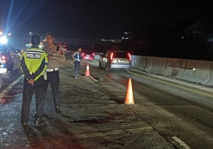 Bus PO Haryanto Oleng dan Terguling Mengerikan di Tol Semarang-Batang, Korban Tewas dan Luka Berjatuhan