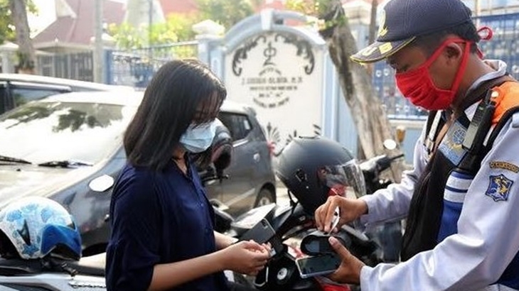 Pemkot Surabaya Masifkan Bayar Parkir Digital