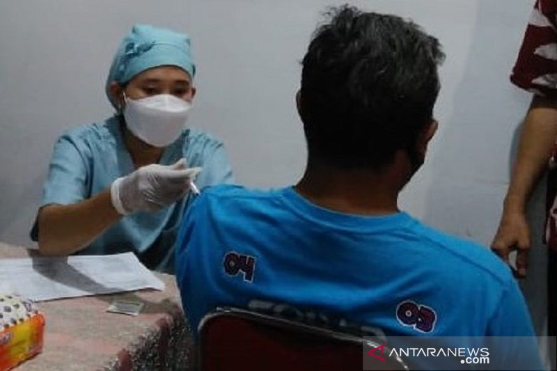 Vaksinasi COVID-19 Dosis Kedua di Jakarta Tembus 100 Persen