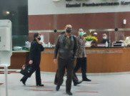 Usai Diperiksa KPK 12 Jam, Rafael Trisambodo dan Istrinya Bungkam