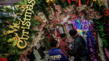 Berburu Kemeriahan Natal di Pasar Asemka