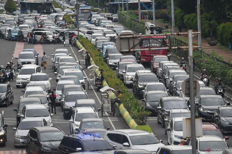 Masyarakat yang Ingin ke PRJ Kemayoran Diimbau Naik Transportasi Umum