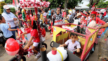 Aksi Anak-anak Ikuti Karnaval Meriahkan HUT ke-80 Kemerdekaan RI di Jakarta 