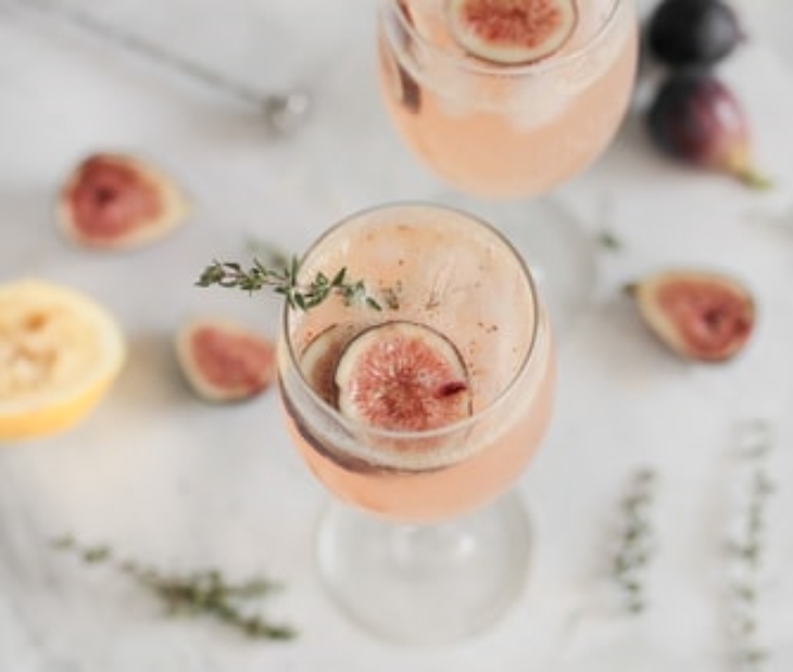 Buah plum dapat digunakan untuk mendetox tubuh. (Foto: unsplash/Alexandra Golovac)