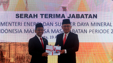 Prosesi Serah Terima Jabatan Menteri ESDM dari Arifin Tasrif ke Bahlil Lahadalia