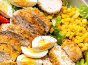  Crispy Chicken Salad dan Smoothies ala Lily Minarosa