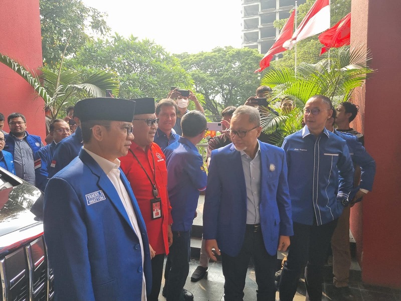 Hasto Sambut Kedatangan Zulhas