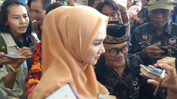 Mulan Jameela seusai pelantikan anggota DPR RI Periode 2019-2024. Foto: MP/Ponco