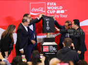 Melihat Kilau Emas Trofi Piala Dunia FIFA World Cup 2026 Mejeng di Jakarta