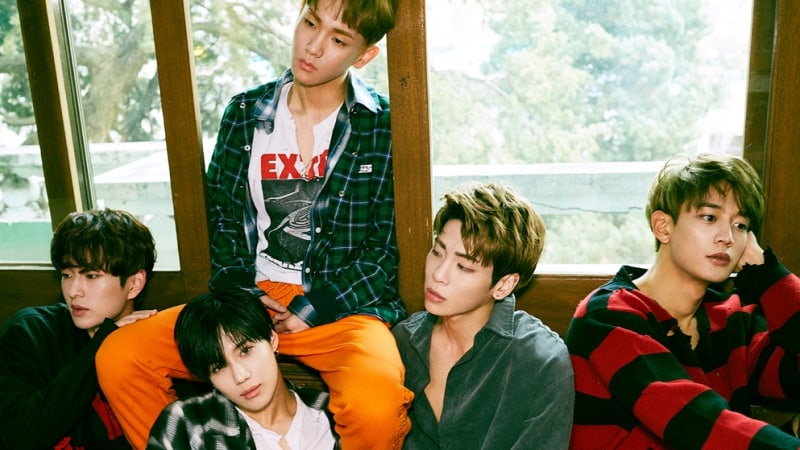 Seluruh Member SHINee Jadi Joo pada Prosesi Pemakaman Jonghyun