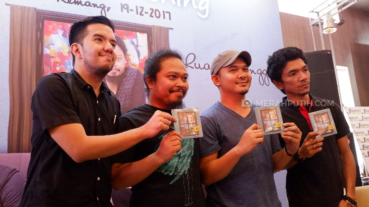 Catat! Ini Syarat Utama Untuk Jadi Vokalis Payung Teduh