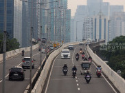 Aksi Pemotor Nekat Lewat JLNT Casablanca Terobos Kemacetan 