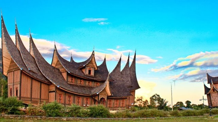 Menteri PUPR Tinjau Persiapan Peresmian Restorasi Puluhan Rumah Gadang