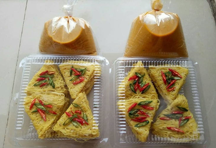   Ragit tak bisa dipisahkan dengan kuah kari. (Foto: instagram.com/sarapan_palembang)